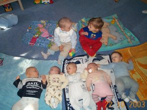 alle Kinder aus der Krabbelgruppe